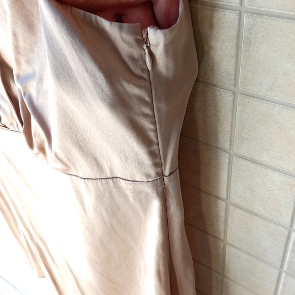 Le Chateau gold silk top - Picture 3 of 4